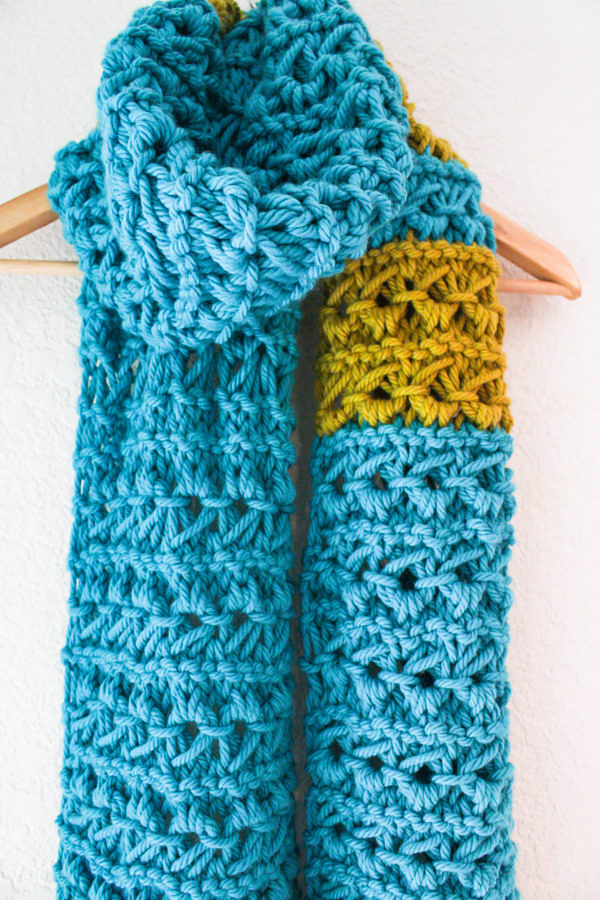 Free Knitting Pattern for 4 Row Repeat Crown Stitch Super Scarf