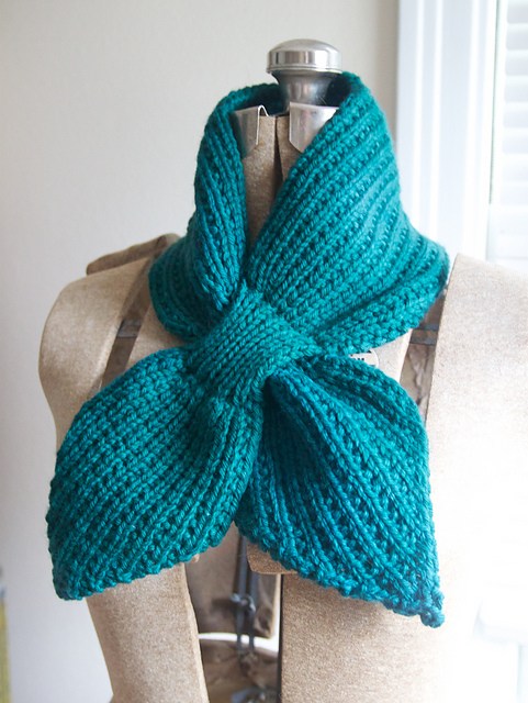 Free knitting pattern for Anthro-inspired Scarflet and more neckwarmer knitting paterns