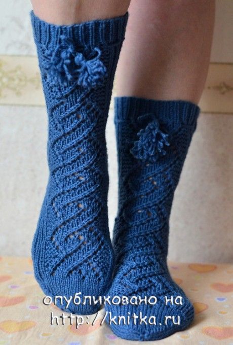 Тёплые носочки с декоративной полосой. Вязание спицами.