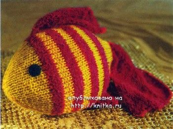 фото вязаной игрушки рыбки
